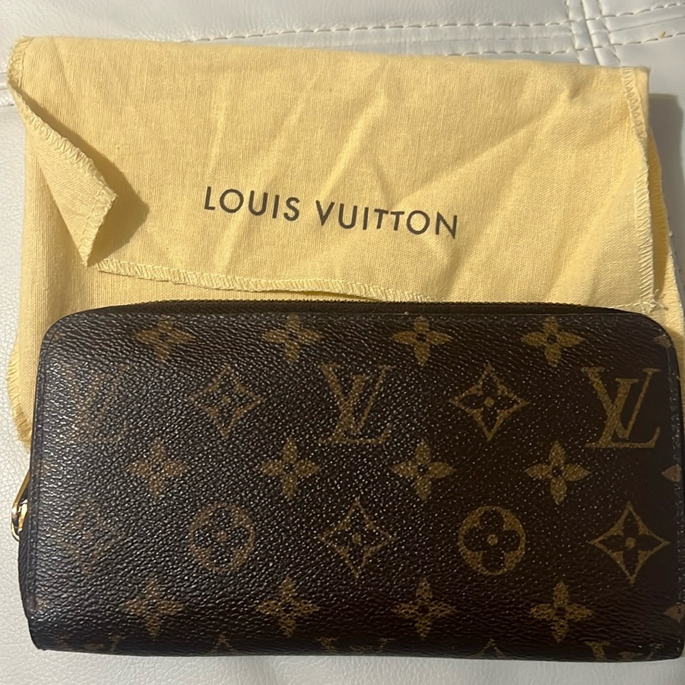 LOUIS VUITTON Monogram Zippy
